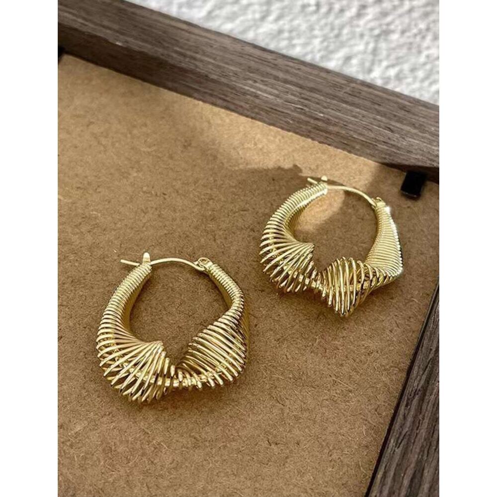 Elegant Twist Asymmetrical Coil Design 18k Gold-Plated Stainless Steel E…